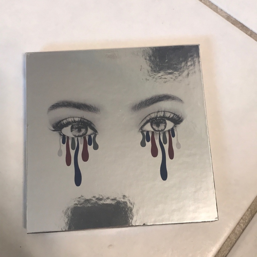 KYLIE JENNER KYSHADOW HOLIDAY PALETTE